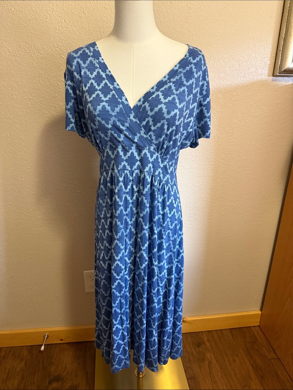 Lands End Blue Patterned V-Neck Women's Dress Size Medium
